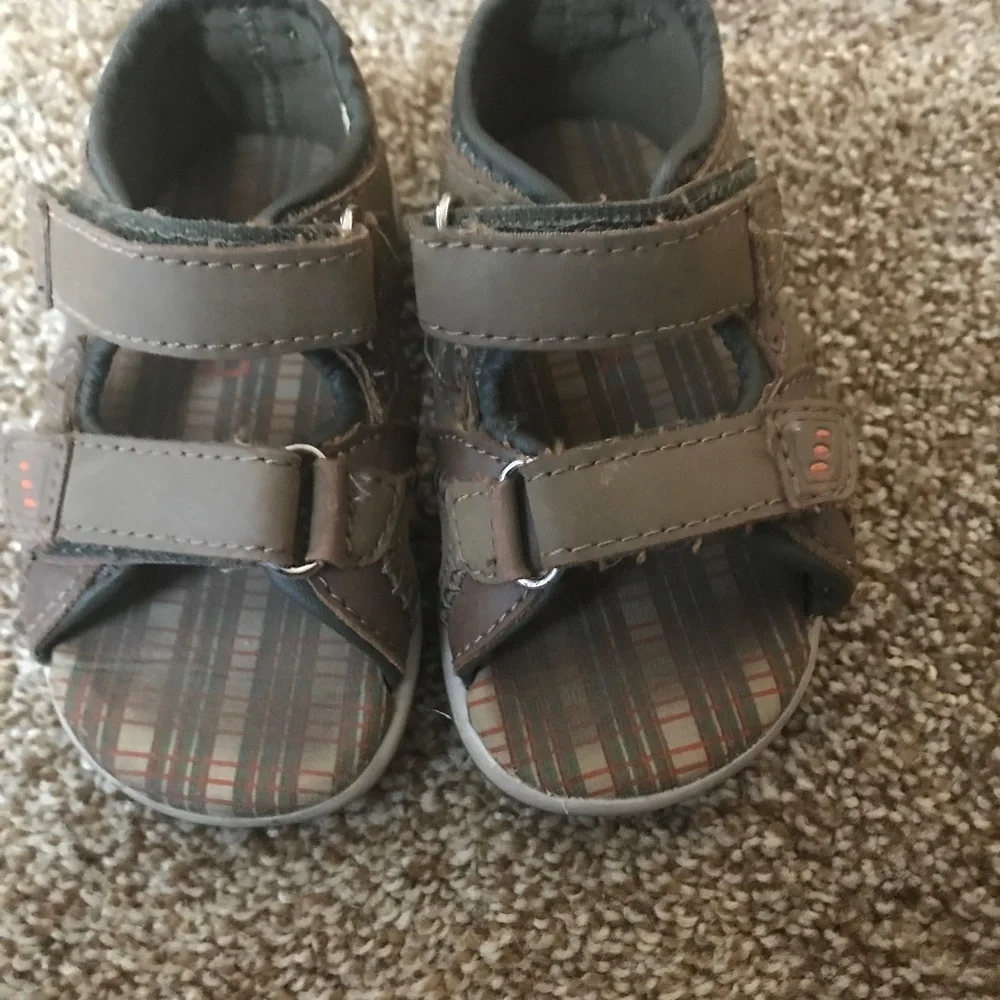 Circo brown baby sandals 4